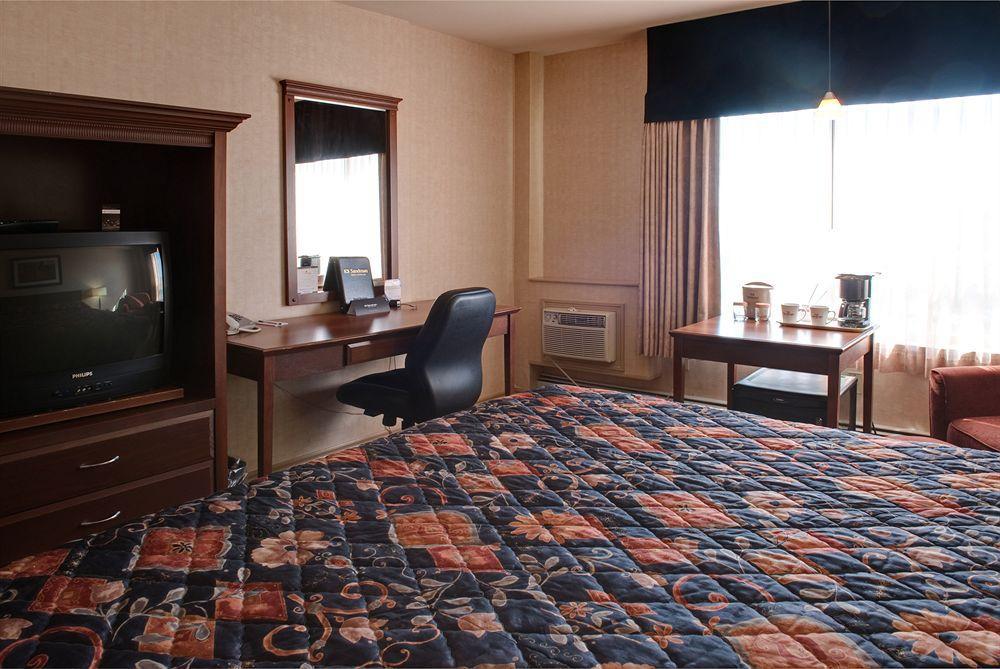 Sandman Hotel & Suites Regina Exterior photo